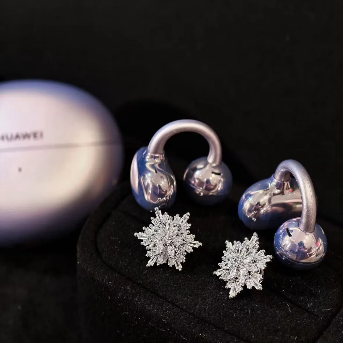 Full Diamond Snowflake Ear Clip Earphone Drill Buckle